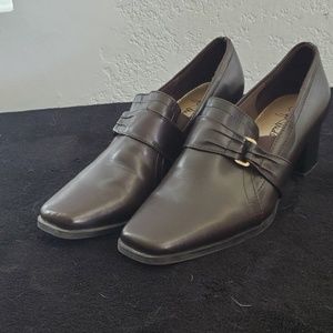 Dress shoes